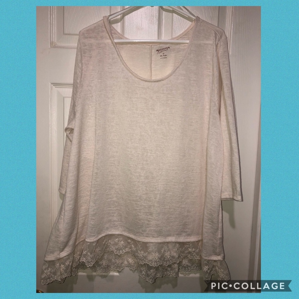Blouse with lace